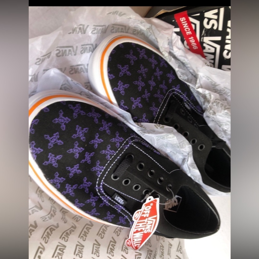 NWT Rare Limited Edition Vans Authentic lace up shoes men’s 11